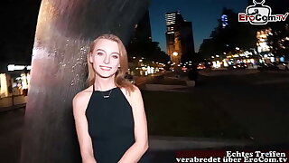 SГјГџe deutsche blonde Teen mit kleinen Titten beim echten Sextreffen